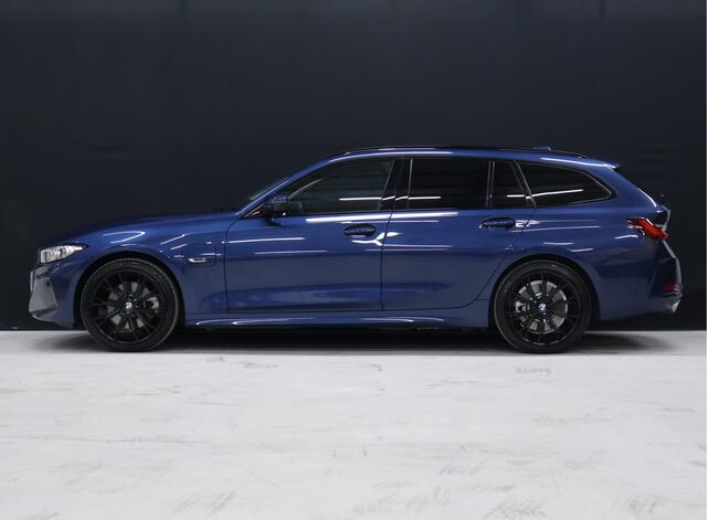 BMW 3-SERIE Touring 320e FACELIFT [TREKHAAK UITKLAPBAAR, SOH: 94%, APPLE CARPLAY, ELEKTRISCH VERSTELBARE STOELEN, CAMERA, PDC V+A, VOL LEDER, LED, CRUISE CONTROL, NIEUWSTAAT]