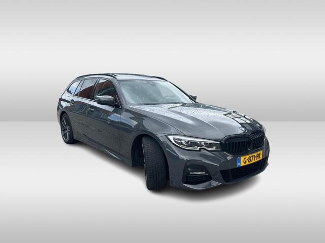 BMW 3-SERIE Touring 330i High Exe. M Sport / Panoramadak / Camera / Leder / CarPlay / 19'' / Sportstoelen / Stoelverwarming / DAB / Cruise Control / Getint glas