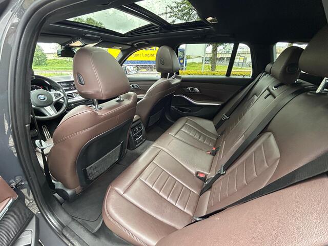 BMW 3-SERIE Touring 330i High Exe. M Sport / Panoramadak / Camera / Leder / CarPlay / 19'' / Sportstoelen / Stoelverwarming / DAB / Cruise Control / Getint glas