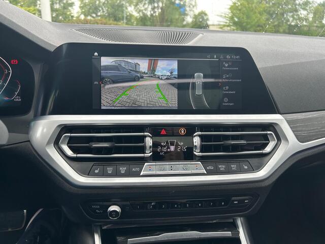 BMW 3-SERIE Touring 330i High Exe. M Sport / Panoramadak / Camera / Leder / CarPlay / 19'' / Sportstoelen / Stoelverwarming / DAB / Cruise Control / Getint glas