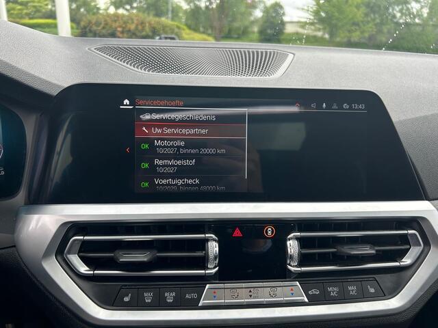 BMW 3-SERIE Touring 330i High Exe. M Sport / Panoramadak / Camera / Leder / CarPlay / 19'' / Sportstoelen / Stoelverwarming / DAB / Cruise Control / Getint glas