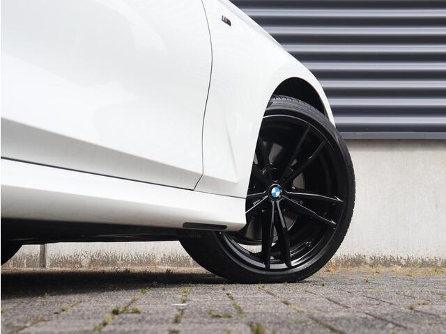 BMW 3-SERIE Touring 320i | High Executive | M Sportpakket | Panodak | Head-Up | Harman Kardon | Driving Assistant | Laserlight | Parking Pack | M-Performance | 19'' LMV