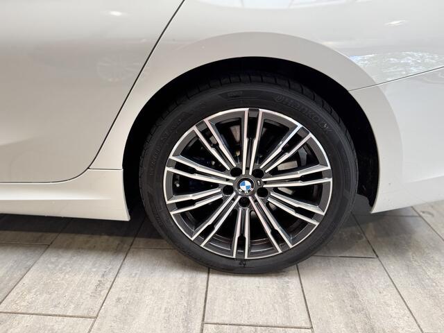 BMW 3-SERIE Touring 330e High Executive M-Sport Full Options I PANO I LED I Sportstoelen I Adapt Cruise I Head-Up I 18"LM