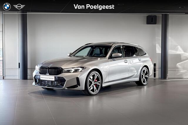BMW 3-SERIE Touring 330e | M Sport Pro | Glazen Panoramadak | Stoelverwarming | Trekhaak |