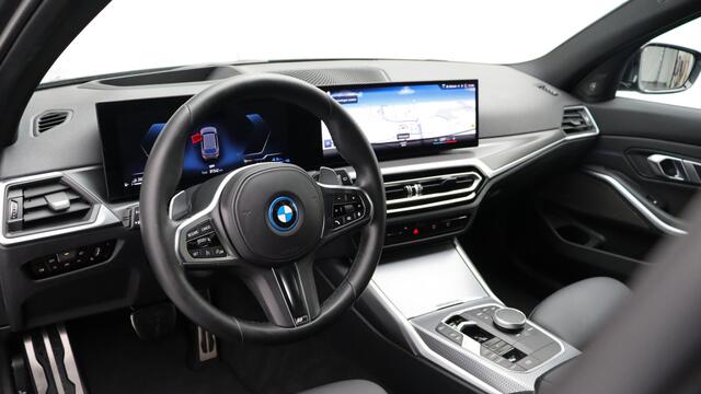 BMW 3-SERIE Touring 330e M-Sport Pro | Harman/Kardon | Head-up | Shadow-Line | Achteruitrijcamera