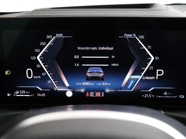 BMW 3-SERIE 330 e M-Sport X-Drive | VOL! | Harman Kardon | ACC | Panoramadak | Camera!