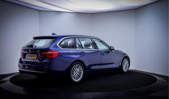 BMW 3-SERIE Touring 318iA LUXURY Edition PANO | FULL LED | LEDER | ELEK TREKHAAK | NAVI | STOELVERW | PDC V+A | LMV