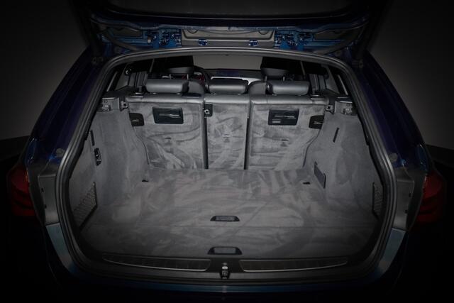 BMW 3-SERIE Touring 318iA LUXURY Edition PANO | FULL LED | LEDER | ELEK TREKHAAK | NAVI | STOELVERW | PDC V+A | LMV