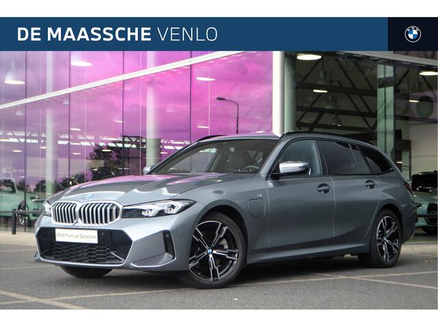 BMW 3-SERIE Touring 330e M Sport Automaat / Trekhaak / Sportstoelen / Comfort Access / Achteruitrijcamera / Stoelverwarming