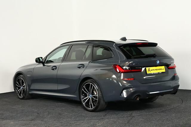 BMW 3-SERIE Touring 330e xDrive M-Sport / Panorama / ACC / Cam / Carbon / CarPlay