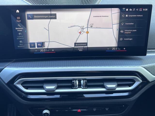 BMW 3-SERIE Touring 330e xDrive 292 pk / Dealer onderhouden / Accu SoH 92 % / M-Sport / XDrive / Elektrische trekhaak 1.500 kg / Leer / Elektrische klep / Apple Carplay Android / 19" LM wielen / 17" Winterwielen set inclusief /