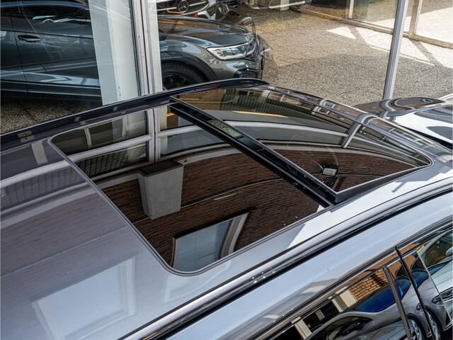 BMW 3-SERIE Touring 330e xDrive High Exe M-Sport PANO 19 INCH HARMAN KARDON CARPLAY