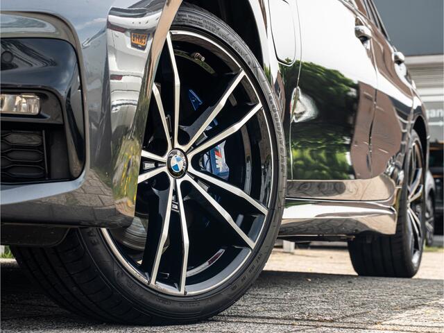 BMW 3-SERIE Touring 330e xDrive High Exe M-Sport PANO 19 INCH HARMAN KARDON CARPLAY