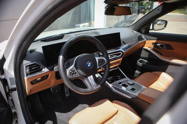 BMW 3-SERIE Touring 330e xDrive | M Sport | M3 stoelen | Pano | HUD | Trekhaak | H&K