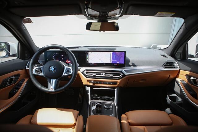 BMW 3-SERIE Touring 330e xDrive | M Sport | M3 stoelen | Pano | HUD | Trekhaak | H&K
