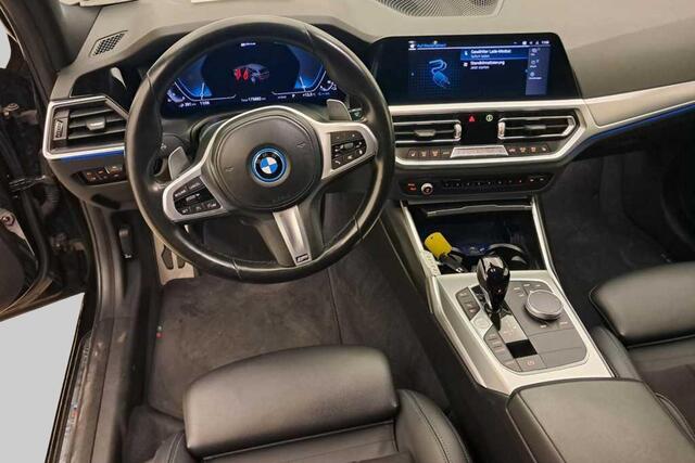 BMW 3-SERIE Touring 320e M Sport | Half leer | 19" Licht metaal | Wordt verwacht