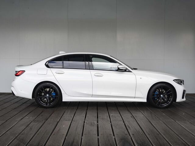 BMW 3-SERIE Sedan 318i | High Executive | M Sportpakket | 19 inch | Parking Pack | HiFi | Sportstoelen | Stoelverwarming | Achteruitrijcamera