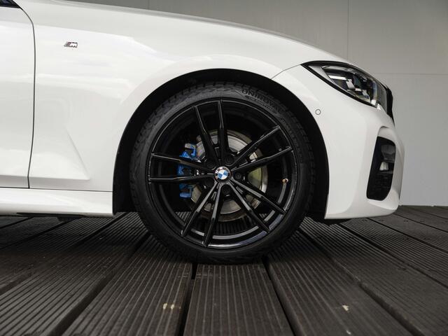 BMW 3-SERIE Sedan 318i | High Executive | M Sportpakket | 19 inch | Parking Pack | HiFi | Sportstoelen | Stoelverwarming | Achteruitrijcamera