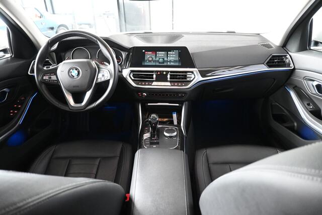 BMW 3-SERIE 320i High Executive Automaat Navigatie LED Carplay Stoelverwarming Dealer Onderhouden! Inruil Mogelijk!