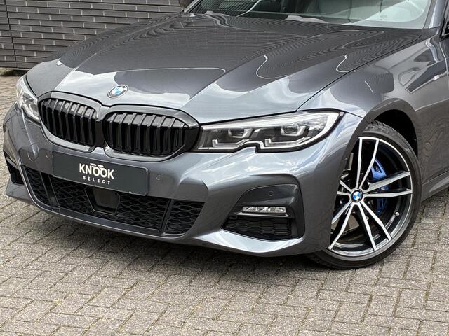 BMW 3-SERIE Sedan 320i High Executive M Sport Pakket Automaat / Live Cockpit Professional / Leder / 19 Inch / Head-Up Display / Adaptive Cruise Control / Hifi / Shadow Line / M Sportremsysteem / Achteruitrijcamera