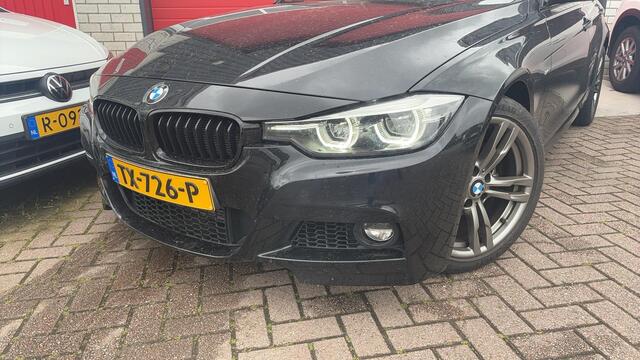 BMW 3-SERIE 318i M Sport Edition M-PAKKET / BLACK OPTIC / FULL LED / LEDER / STOELVERW / GR NAVI / CLIMA / PDC / BLUETOOTH / CRUISE / NL-AUTO