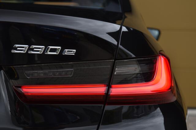 BMW 3-SERIE 330e eDrive Edition * M-Pakket * SOH 95% * Head-up * Sfeerverlichting * Hifi * Stuurverwarming *