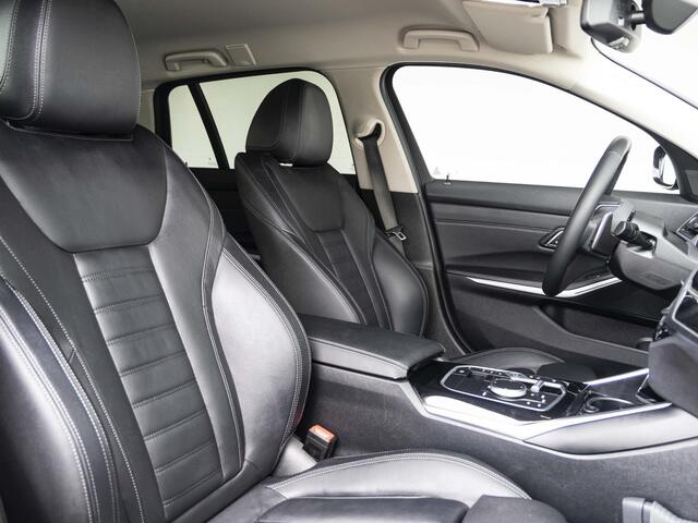 BMW 3-SERIE Touring 320e | Comfort Pack | Achteruitrijcamera | Comfort Access | Stoelverwarming | Cruise Control | Sportstoelen | 17''