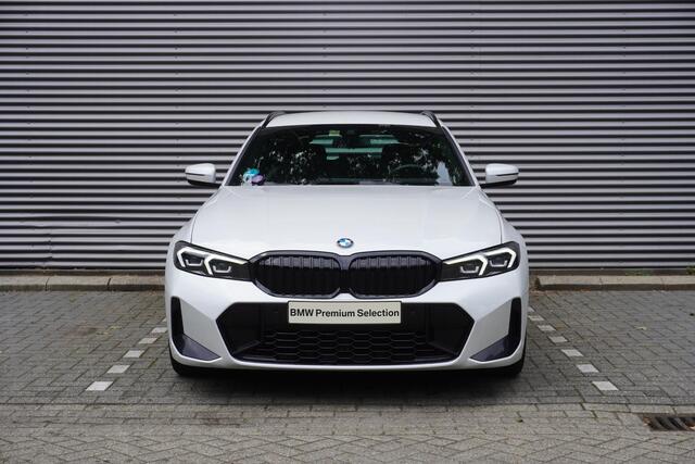 BMW 3-SERIE Touring 330i | M Sportpakket | 18 inch LM Dubbelspaak (styling 848 M) in Bicolor Jet Black | Cruise Control | Sportstoelen voor | M Sportonderstel