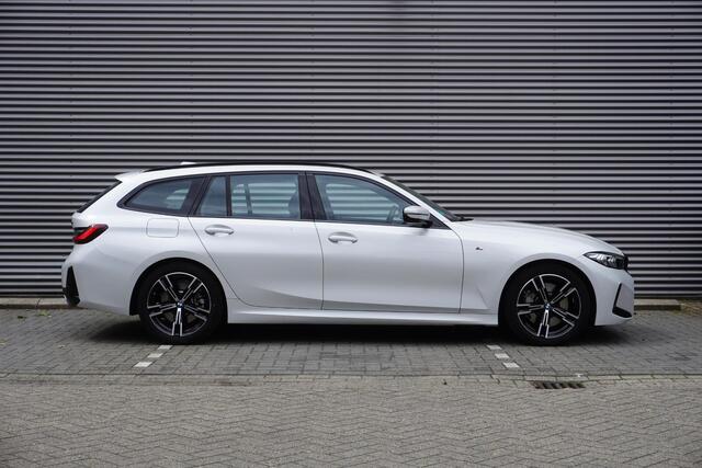 BMW 3-SERIE Touring 330i | M Sportpakket | 18 inch LM Dubbelspaak (styling 848 M) in Bicolor Jet Black | Cruise Control | Sportstoelen voor | M Sportonderstel