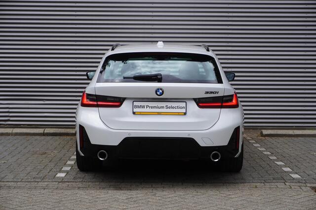 BMW 3-SERIE Touring 330i | M Sportpakket | 18 inch LM Dubbelspaak (styling 848 M) in Bicolor Jet Black | Cruise Control | Sportstoelen voor | M Sportonderstel
