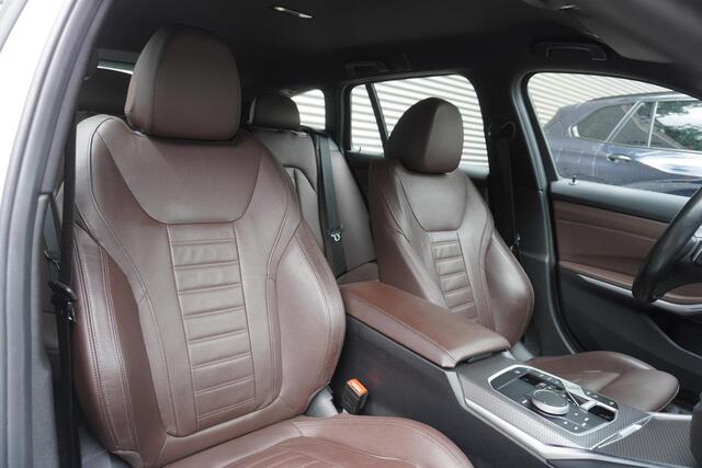 BMW 3-SERIE Touring 330i | M Sportpakket | 18 inch LM Dubbelspaak (styling 848 M) in Bicolor Jet Black | Cruise Control | Sportstoelen voor | M Sportonderstel
