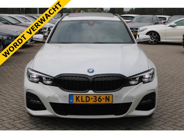 BMW 3-SERIE Touring 330e High Executive M-SPORT SHADOW PANORAMADAK MEMORY 360-CAMERA KEY-LESS CARPLAY TREKHAAK