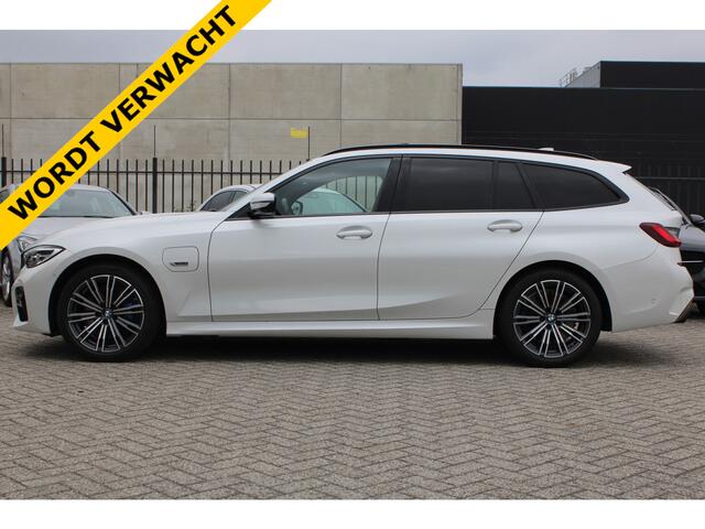 BMW 3-SERIE Touring 330e High Executive M-SPORT SHADOW PANORAMADAK MEMORY 360-CAMERA KEY-LESS CARPLAY TREKHAAK