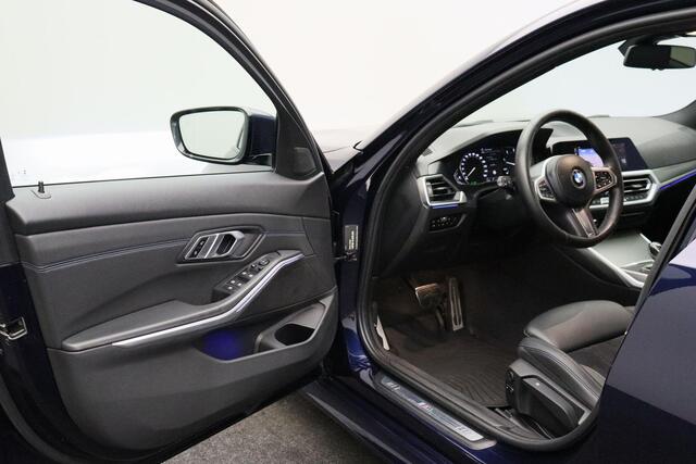 BMW 3-SERIE 320d xDrive High Executive 2020 | M-Pakket | Cruise Control | Achteruitrij Camera | Stuurwiel Bediening | Apple/Android Carplay | Navigatie | Airco Seperaat | 2 Sleutels | Keyless