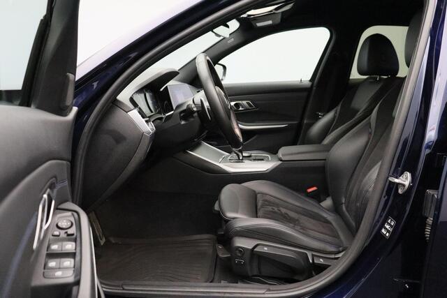BMW 3-SERIE 320d xDrive High Executive 2020 | M-Pakket | Cruise Control | Achteruitrij Camera | Stuurwiel Bediening | Apple/Android Carplay | Navigatie | Airco Seperaat | 2 Sleutels | Keyless