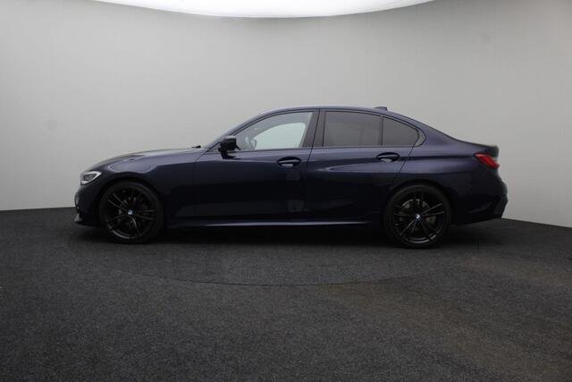 BMW 3-SERIE 320d xDrive High Executive 2020 | M-Pakket | Cruise Control | Achteruitrij Camera | Stuurwiel Bediening | Apple/Android Carplay | Navigatie | Airco Seperaat | 2 Sleutels | Keyless