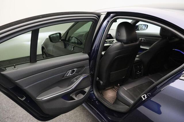 BMW 3-SERIE 320d xDrive High Executive 2020 | M-Pakket | Cruise Control | Achteruitrij Camera | Stuurwiel Bediening | Apple/Android Carplay | Navigatie | Airco Seperaat | 2 Sleutels | Keyless
