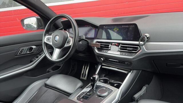 BMW 3-SERIE Touring 318i Executive Edition M-SPORT / BLACK OPTIC / CARPLAY / FULL LED / NAVI / VIRTUAL / NAVI / DAB+ / CLIMA / PDC / NL-AUTO