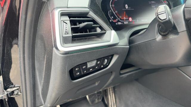 BMW 3-SERIE Touring 318i Executive Edition M-SPORT / BLACK OPTIC / CARPLAY / FULL LED / NAVI / VIRTUAL / NAVI / DAB+ / CLIMA / PDC / NL-AUTO