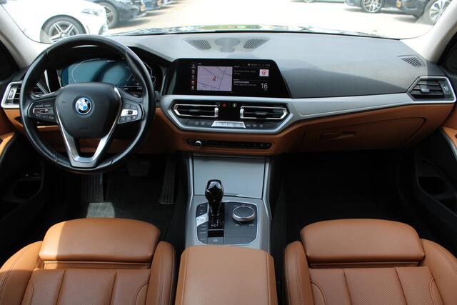 BMW 3-SERIE Touring 320e High Executive LEDER NAVI CARPLAY TREKHAAK
