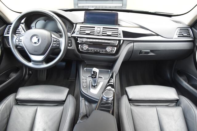 BMW 3-SERIE Touring 318i Executive * Luxuryline * Hifi * Sportstoelen * Camera * Navigatie Proffesional *