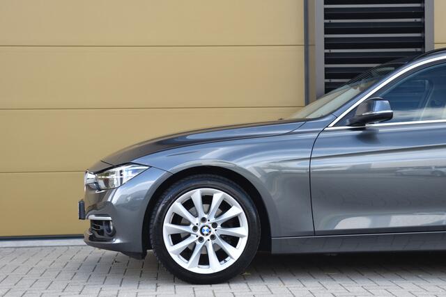 BMW 3-SERIE Touring 318i Executive * Luxuryline * Hifi * Sportstoelen * Camera * Navigatie Proffesional *