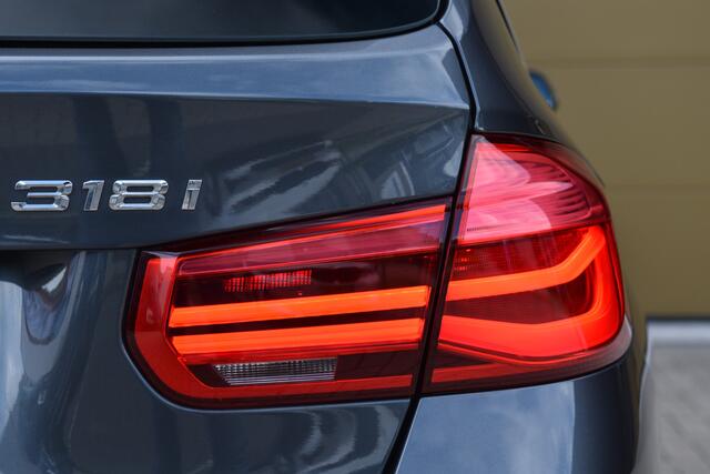 BMW 3-SERIE Touring 318i Executive * Luxuryline * Hifi * Sportstoelen * Camera * Navigatie Proffesional *