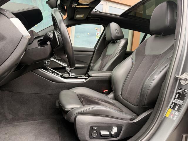BMW 3-SERIE Touring 330e High Executive M-Sport | Harman / Kardon | Pano | Leder | 360 | Laser Led | Apple Carplay