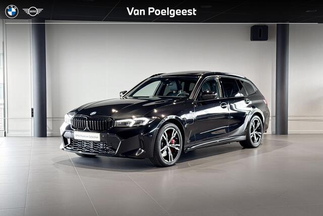 BMW 3-SERIE Touring 330e | M Sport Pro | Glazen Panoramadak | Stoelverwarming | Achteruitrijcamera | Trekhaak |