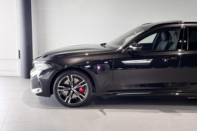 BMW 3-SERIE Touring 330e | M Sport Pro | Glazen Panoramadak | Stoelverwarming | Achteruitrijcamera | Trekhaak |