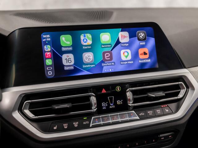 BMW 3-SERIE 320i M Sport 184Pk Automaat (APPLE CARPLAY, M PAKKET, LEDER/ALCANTARA, STOELVERWARMING, SPORTSTOELEN, GETINT GLAS, SFEERVERLICHTING, FLIPPERS, NIEUWE APK, NIEUWSTAAT)