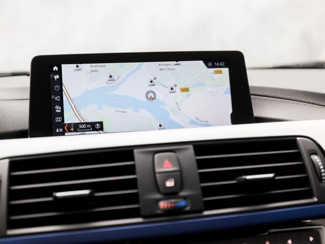 BMW 3-SERIE 320i M Sport High Executive 184Pk Automaat (GROOT NAVI, DEALER ONDERHOUDEN, CLIMATE, LEDER, STOELVERWARMING, SPORTSTOELEN, PARKEERSENSOREN, GETINT GLAS, NIEUWSTAAT)