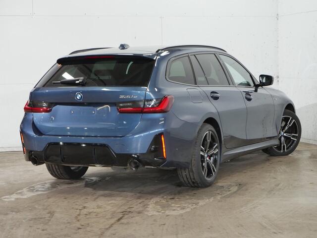 BMW 3-SERIE Touring 330e M-Sport | Panorama | Trekhaak | Harman Kardon | Stoelen met Memory | Privacy Glass | M Adaptief onderstel