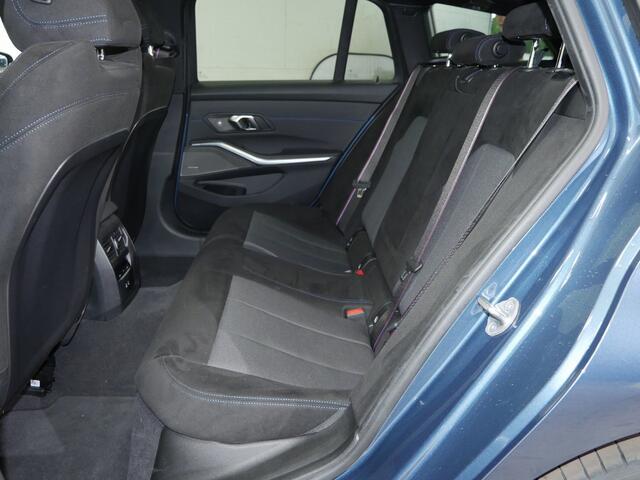 BMW 3-SERIE Touring 330e M-Sport | Panorama | Trekhaak | Harman Kardon | Stoelen met Memory | Privacy Glass | M Adaptief onderstel
